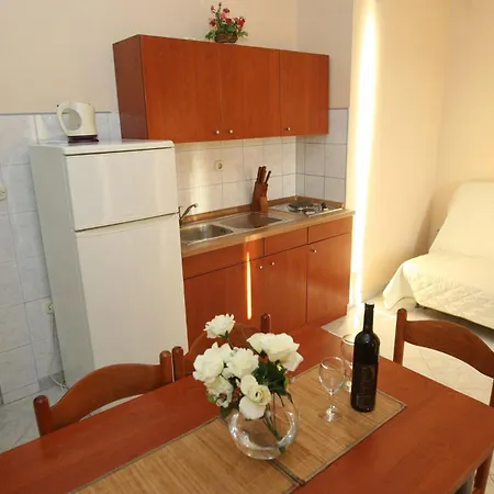 Apartments Mladen Vrsi Exterior photo