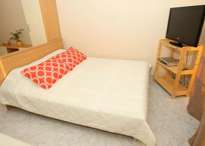 Apartments Mladen