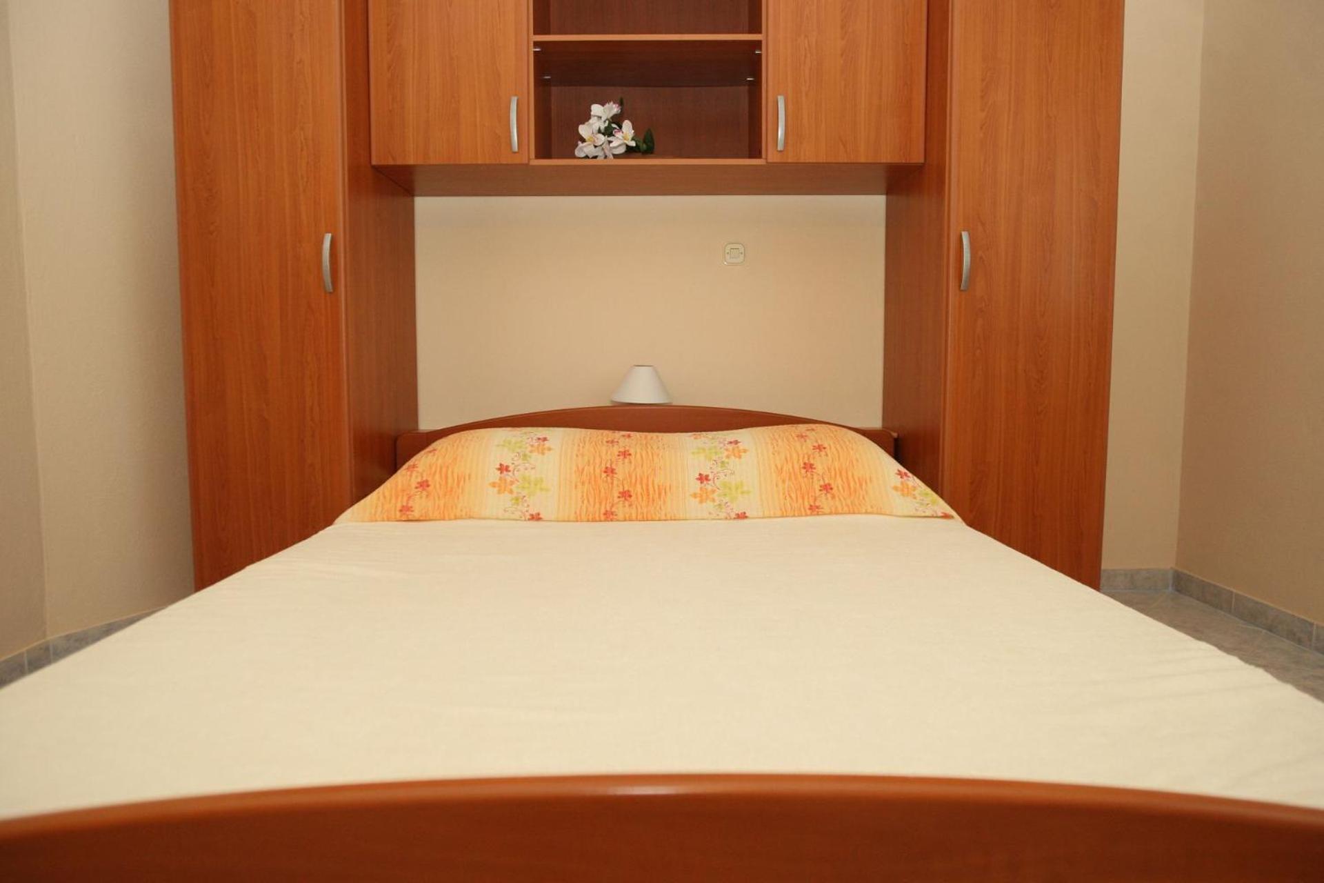 Apartment Mladen *